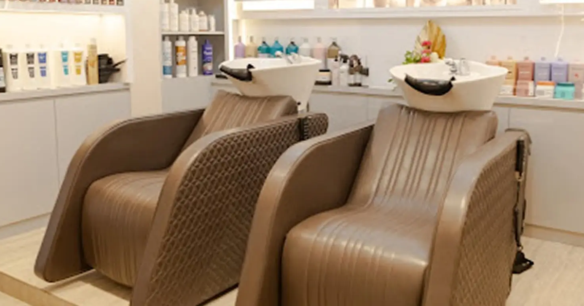 Premium hair wash stations in a Franck Provost salon, a benchmark when choosing the best salon in HSR Layout