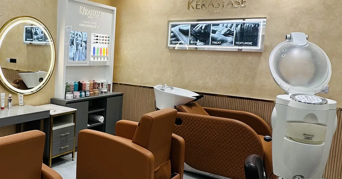 Styling stations and backwash area at Franck Provost VR Mall, a best salon in Whitefield option for professionals